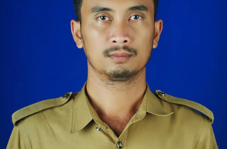 M Sururi Kepsek SMA Negri 1 Way Serdang Bangun Kebersamaan Secara Kekeluargaan Dengan Dewan Guru.