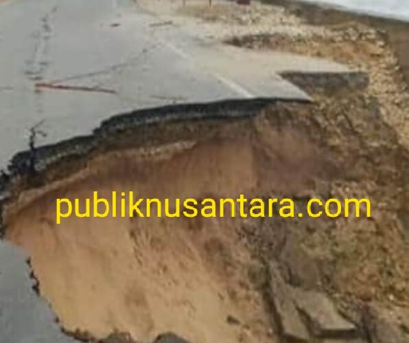 LAPOR PAK GUBERNUR JALAN DARI TELUK DALAM – GUNUNG SITOLI KM 10,5 AMBLAS.