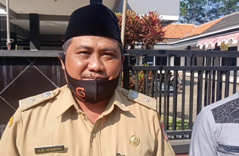 KIBARAN BENDERA MERAH PUTIH HIASI JALAN DESA DARUNGAN KECAMATAN TANGGUL.