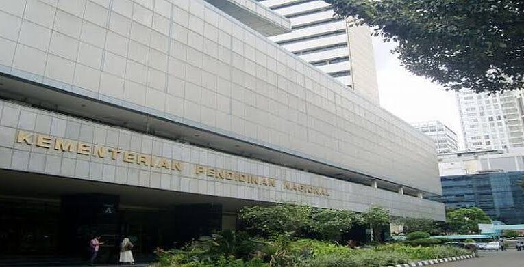Pemberian Kuota Internet Gratis Bagi Peserta Didik.