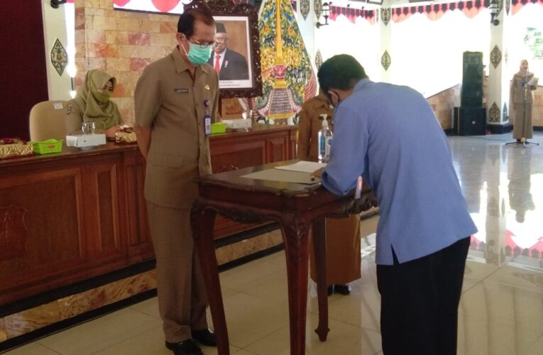 Penandatanganan Kontrak Kinerja dan Surat Pernyataan Direktur PDAM Lawu Tirta Magetan Masa Jabatan 2020-2025