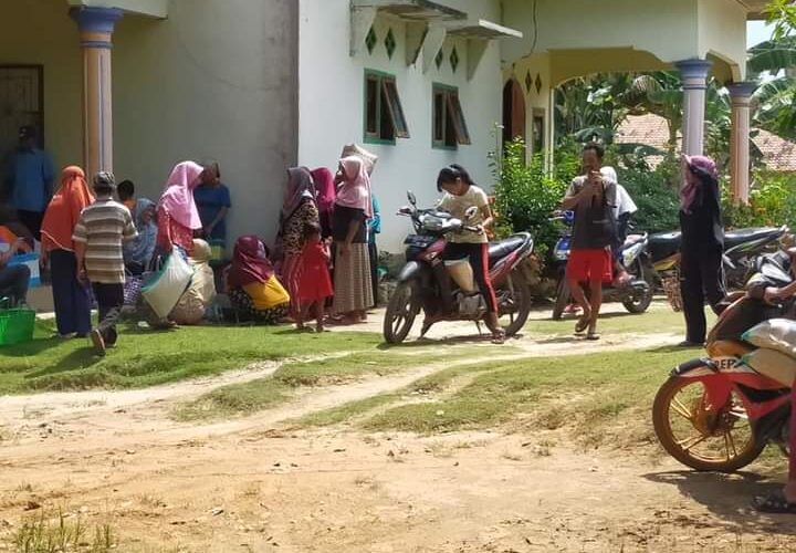 Desa Labuhan Salurkan Bantuan PKH