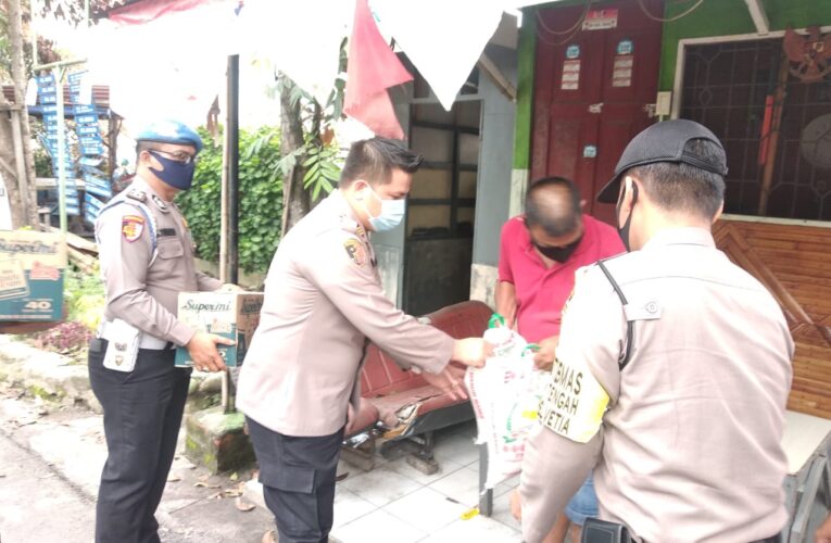 Polsek Medan Helvetia Berikan Bantuan Kepada Keluarga Korban Kebakaran