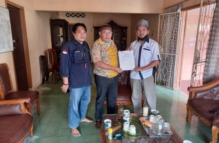 Susanto SH Terima SK Kepengurusan SMSI Kabupaten OKU