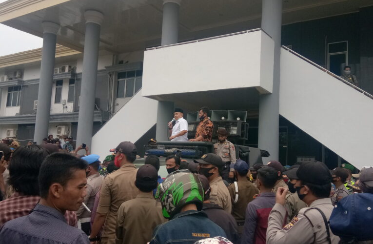 Gaji Tidak Dibayar Perusahaan ! Karyawan PT. Minanga Ogan Lakukan Aksi Demo.