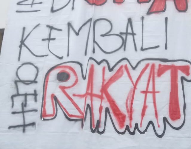 Tolak Disahkannya UU Cipta Kerja! Aksi OKU Bergerak Demo DPRD OKU.