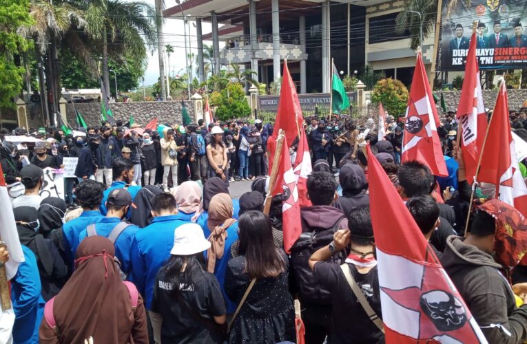 GABUNGAN ALIANSI JEMBER TOLAK OMNIBUS LAW