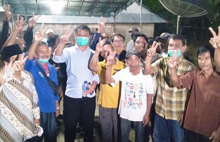 MASYARAKAT MANIAMOLO SPONTAN KUMPUL DANA, ANTUSIAS DUKUNG PERJUANGAN IDEALISMAN DACHI-SOZANOLO NDRURU