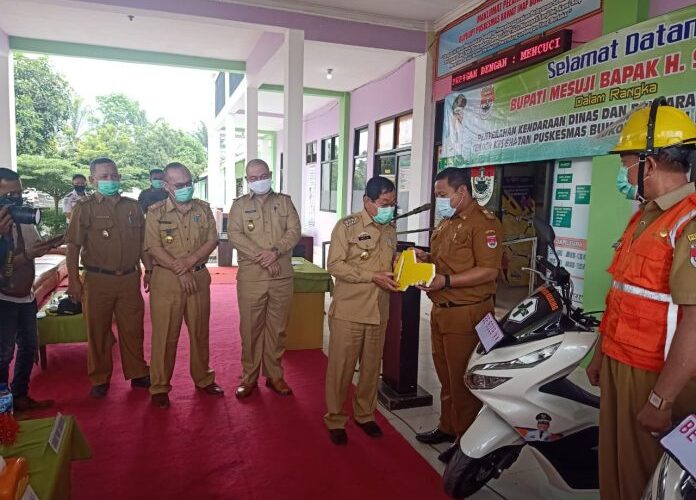 Bupati Mesuji Hi Saply Th Bagikan Kendaraan Dinas Di Dua Kecamatan