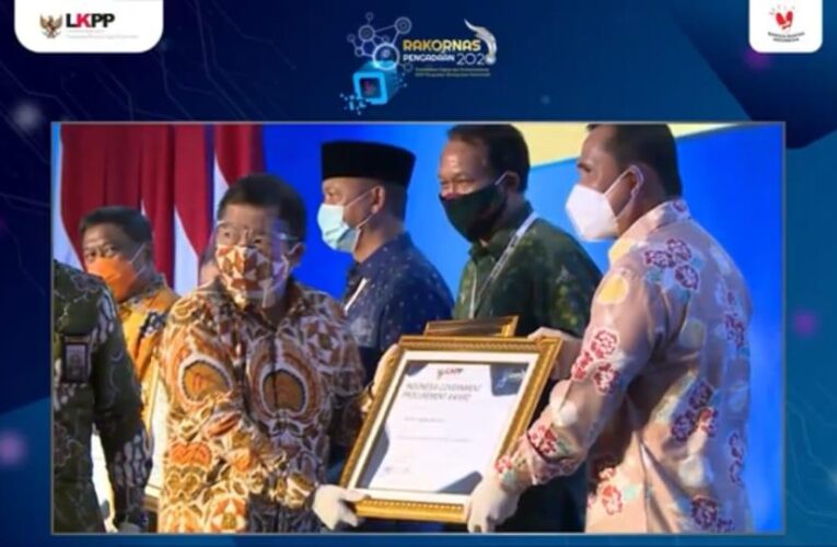 Walikota Nanan Terima Penghargaan Daerah Paling Transparan dari LKPP RI
