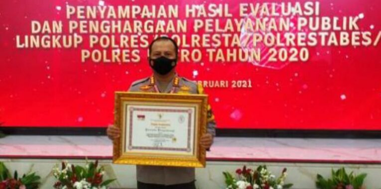 Lagi,Kombes Pol Arman Asmara Syarifuddin Kapolresta Banyuwangi Raih Penghargaan Kategori A Pelayanan Prima dari Menteri PAN – RB