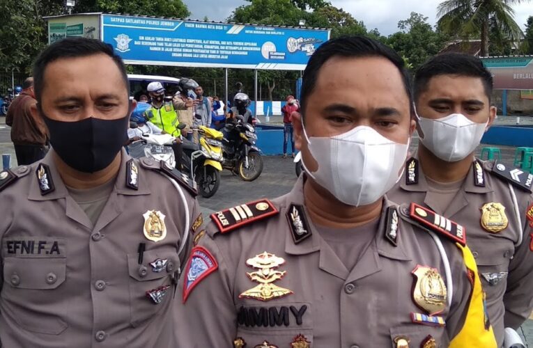 Polres Jember Mudahkan Masyarakat Untuk Perpanjangan Surat Ijin Mengemudi (SIM) dan Pembuatan SIM baru