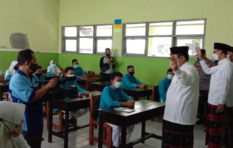 Pembelajaran Tatap Muka Akan Di Buka Bertahap Oleh Bupati Jember .