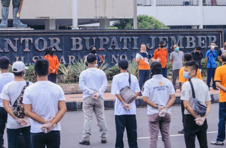 Bersama Masyarakat Bupati Dan Wabup Bersikan Alun-Alun