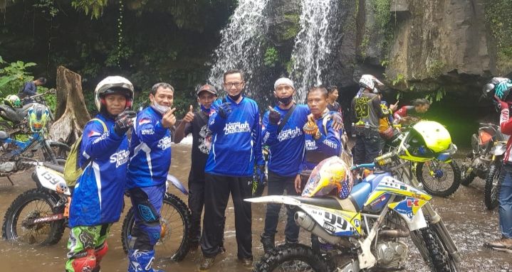 Wabup Jember Gandeng Komunitas Dan Laksanakan Bansos Di Desa Slateng