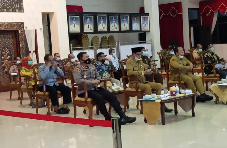 Forkopimda Kabupaten Jember Ikuti Rakor Perpanjangan PPKM Mikro X . Bupati : Pentingnya Menjaga (5 M).