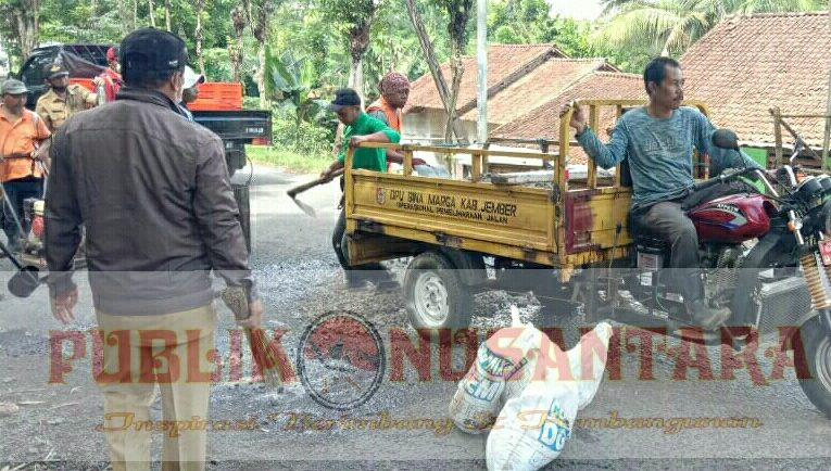 Respon Cepat Tim DPU Bina Marga Kecamatan Panti Atasi Aliran Sumber Air Di Bawah Jalan Beraspal