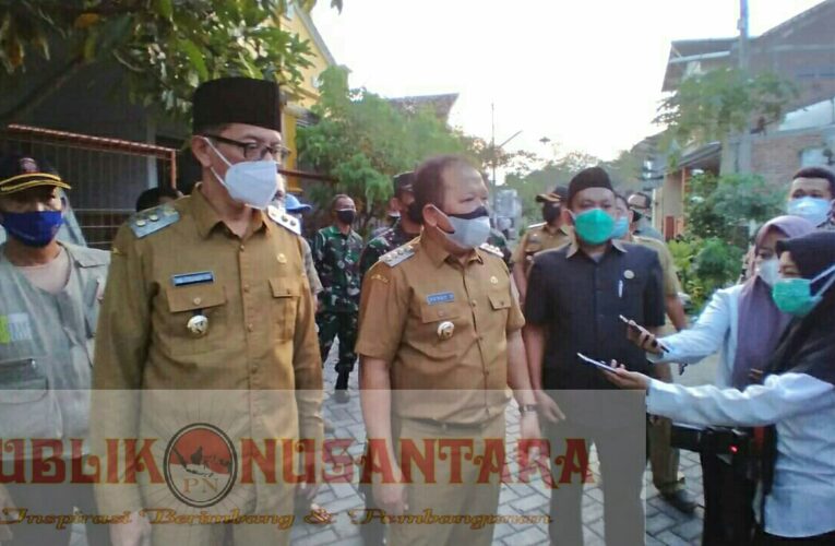 Perhari Pemkab Jember Bagikan 400 Gram Beras Kepada Masyarakat