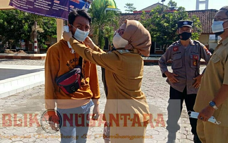 Pemerintah Jember Sosialisasikan Prokes Serta Bagikan Masker Gratis