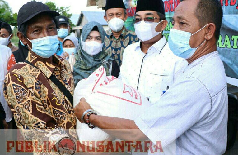 Didampingi Istri Bupati Tanjabbar Tinjau Lokasi Tanah Longsor di Kuala Betara