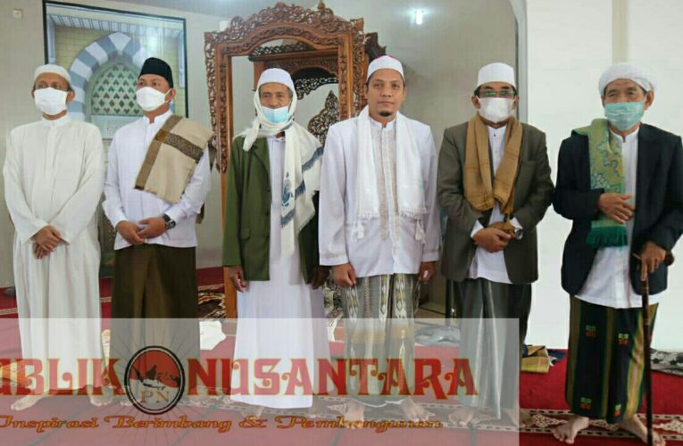 Bupati Tanjabbar Beserta Keluarga Laksanakan Sholat Idul Adha Di Masjid Syaikh Utsman Tungkal