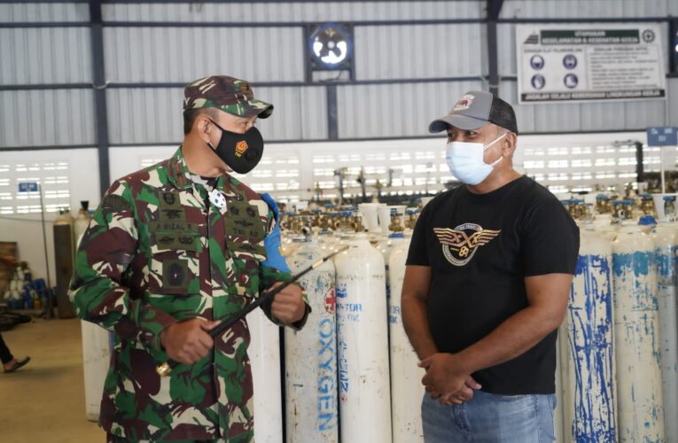 Kasus Covid-19 Meningkat, Personel Korem 162/WB Bantu Distribusi Oksigen ke Rumah Sakit