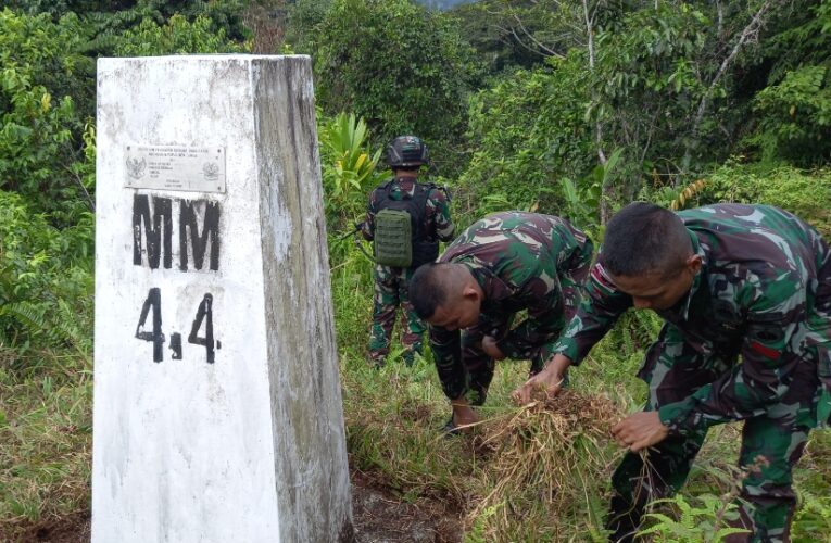 Sambut HUT Kemerdekaan RI ke-76, Satgas Yonif Mekanis 403/WP Laksanakan Patroli Patok di Wilayah Perbatasan RI-PNG