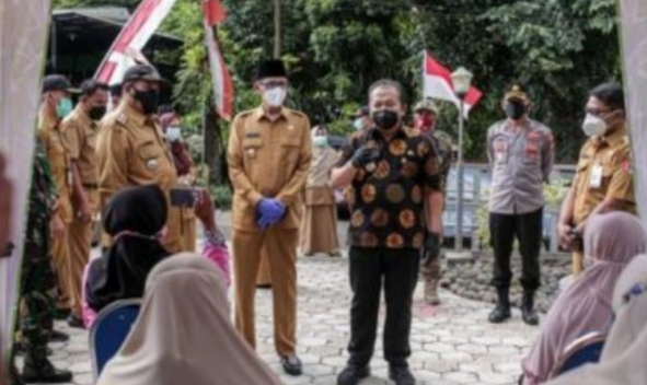 Lagi…, Bupati Dan Wabup Blusukan Ke Warga Isoman.