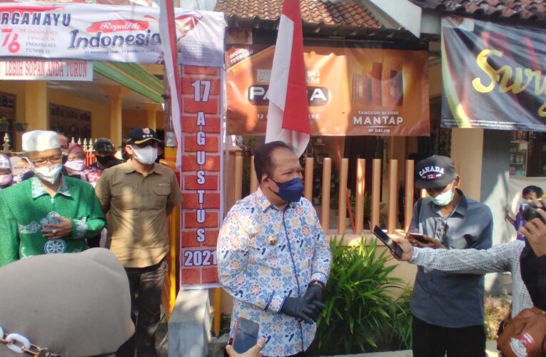 Kunjungi Warga Isoman, Camatnya Sampaikan Ini, Bupati Berikan Tips