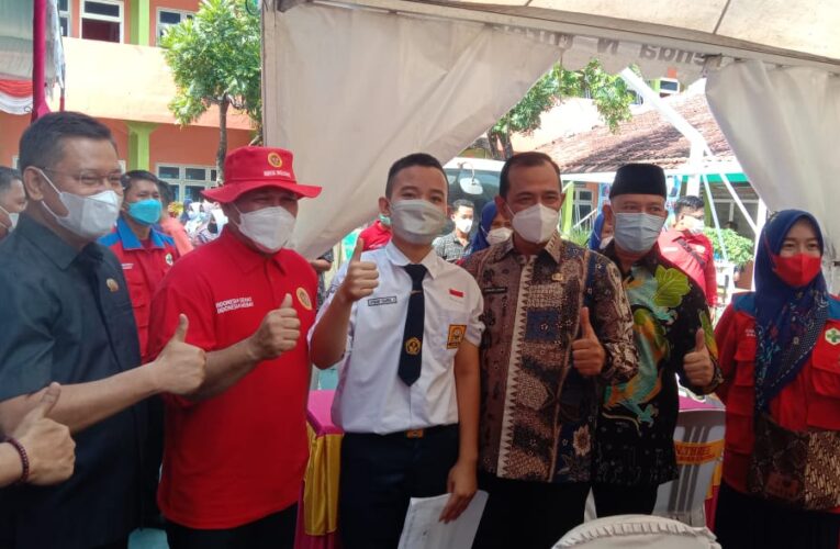 Plh Bupati OKU Hadiri Pembukaan Vaksinasi Massal dan Penyerahan Bantuan Masker Bagi Pelajar