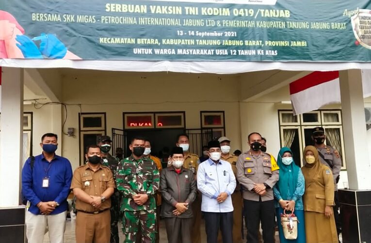 Hadiri Giat Serbuan Vaksin Oleh TNI, Ketua DPRD Tanjabbar Ucapkan Apresiasi dan Rasa Terima Kasih