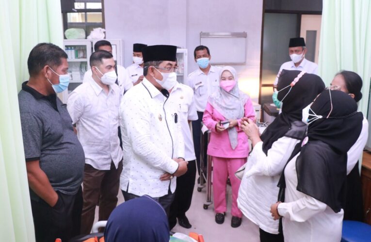 Bupati Tanjabbar Kunjungi Zivana Aulia Penderita Gizi Buruk