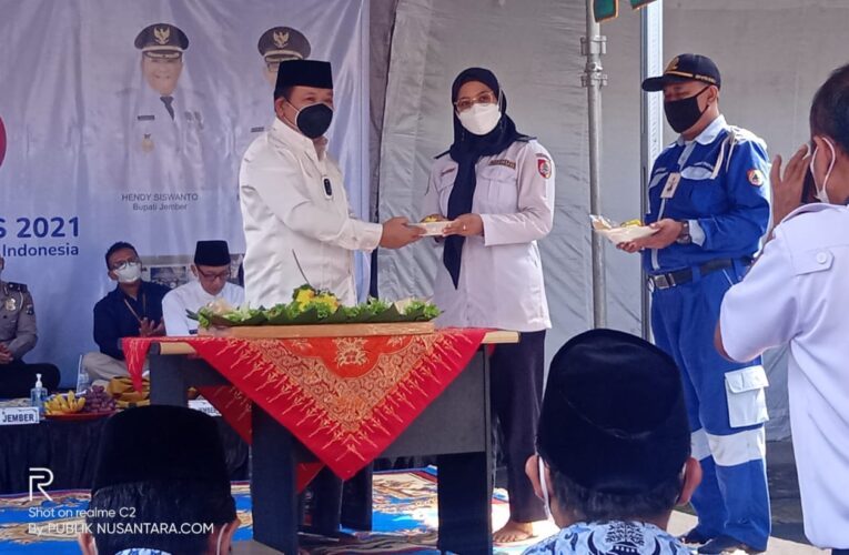 Bupati Jember Serahkan Santunan Kepada Ahli Waris Jukir (Juru Parkir)