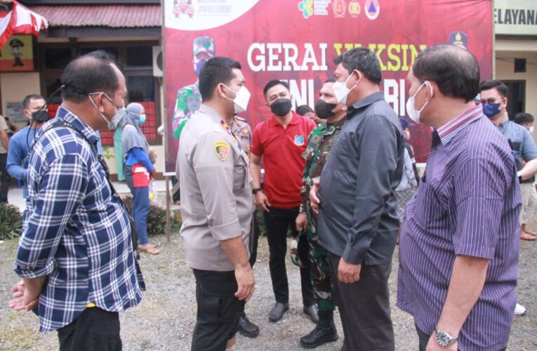 Wabup Tanjabbar Tinjau Vaksinasi Massal Polsek Tungkal Ilir