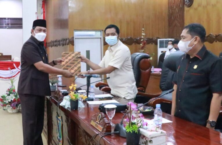 Hadiri Sidang Paripurna Ke-III DPRD, Wabup Bacakan Tanggapan Bupati