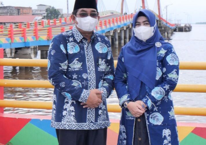 Bupati Dan Ketua TP PKK Tanjabbar Ajak Semua Kalangan Lestarikan Batik Khas Daerah