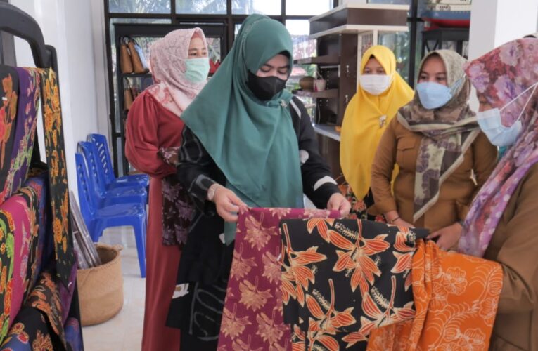 Ketua Dekranasda Umy Dhilah Sadat Harap Batik Khas Tanjabbar Bisa Dikenal Luas