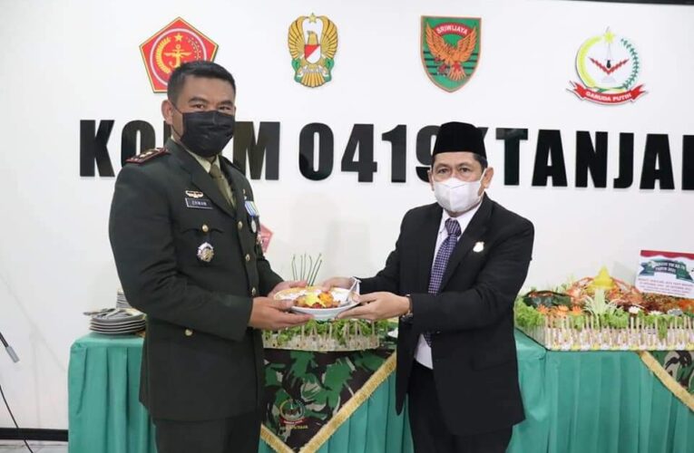 Hadiri HUT TNI Ke-76, Ketua DPRD Tanjabbar Ucapkan Dirgahayu TNI Ke-76