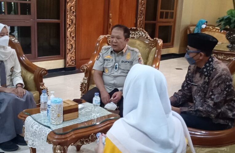 Curhatan Siswa Berprestasi SMAN 1 Dan SMAN 2 Jember Kepada Bupati Hendy