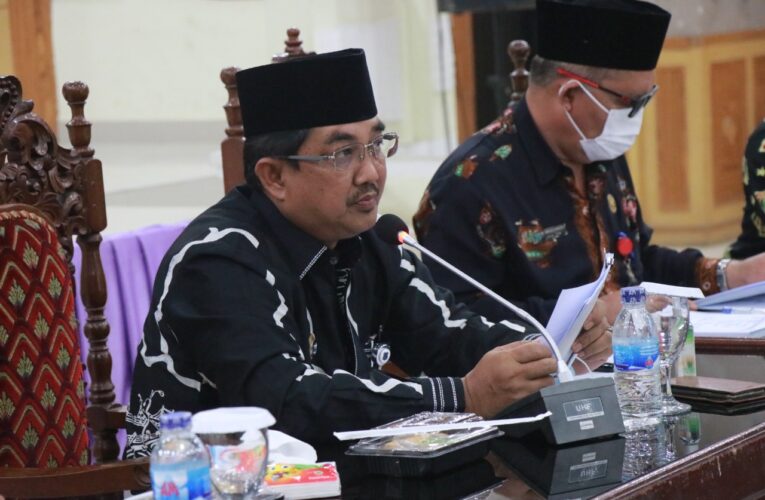 Bupati Tanjabbar Pimpin Rapat Penetapan Batas Desa Kampung Baru Dengan Desa Teluk Pengkah
