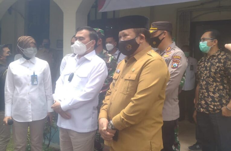 Bupati Hendy Tinjau Serbuan 5000 Vaksinasi Di PTPN XII Jember.