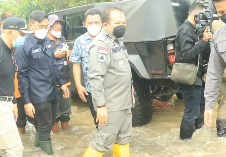 Bupati Jember Sambangi Korban Banjir Dan Serahkan Bantuan