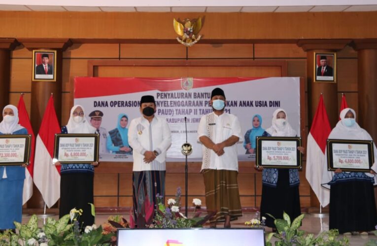 Serahkan BOP Dan Insentif Guru PAUD , Ini Harapan Bupati Jember.