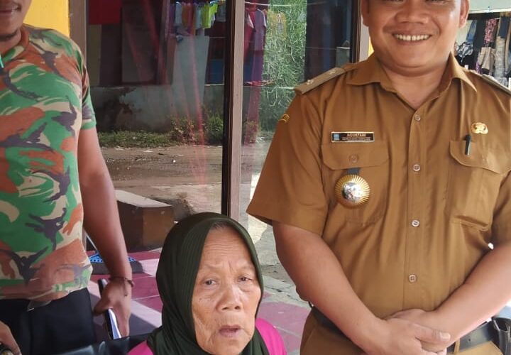 PT Hindohara Berikan Bantuan Lima Kursi Roda Ke Warga Desa Cemplang ini Ceritanya