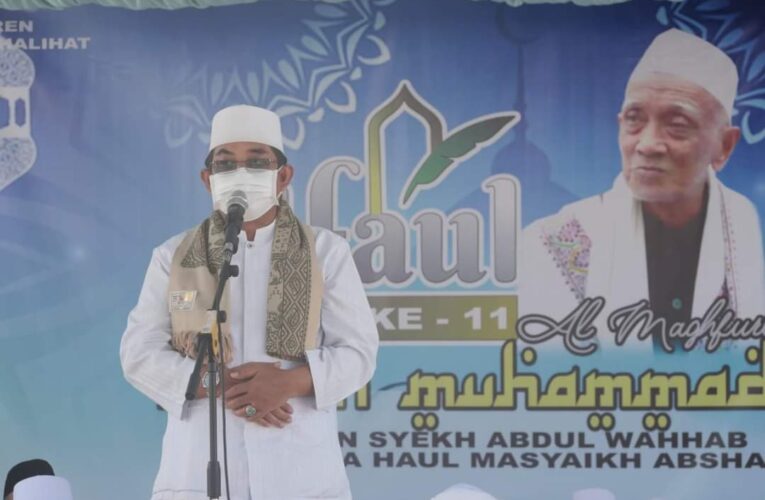 Bupati Tanjabbar Hadiri Haul Ke-11 Ayah Ali Dipondok Pesantren Al–Baqiyatush Shalihat