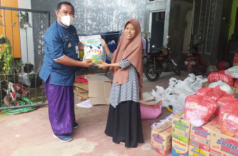 Camat Kaliwates Salurkan Bantuan Kepada Korban Banjir, Apa Saja Bantuannya