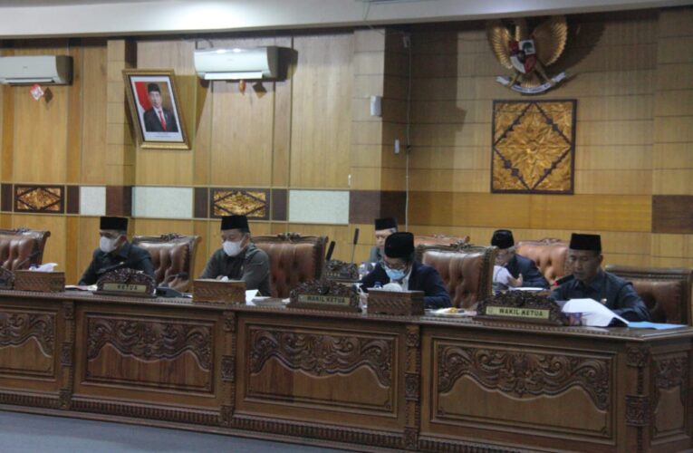 Plh Bupati OKU Hadiri Rapat Paripurna DPRD Ke I Dalam Rangka Penetapan Usulan Pemberhentian Drs Johan Anuar SH MM Sebagai Wakil Bupati OKU