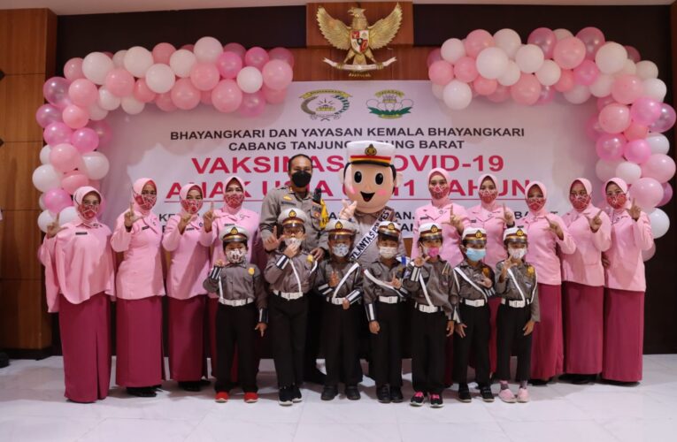 Polres Tanjab Barat dan Yayasan Kemala Bhayangkari menggelar Vaksinasi