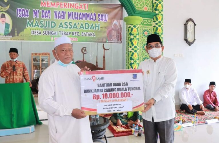 Bupati Didampingi Ketua TP-PKK Hadiri Peringatan Isra Mi’raj di Masjid Assa’adah Desa Sungai