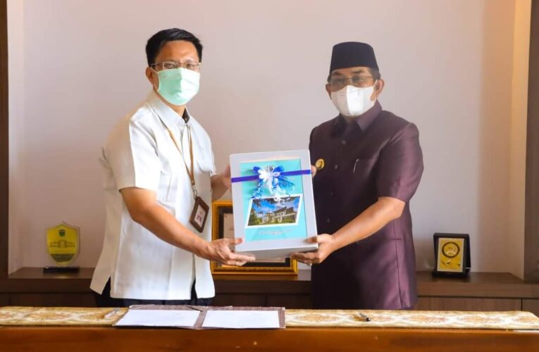Bupati Tanjabbar Serahkan LKPD TA 2021 Kepada BPK RI Perwakilan Provinsi Jambi
